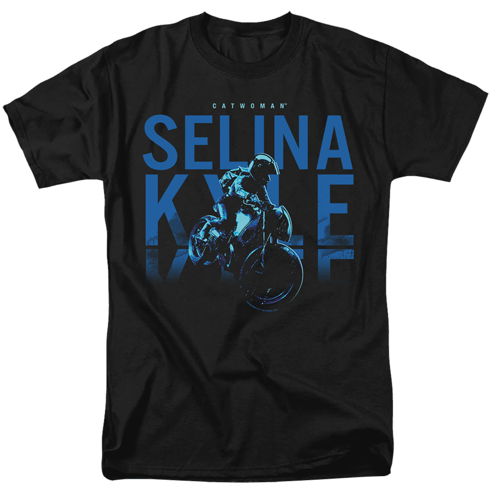 The Batman (2022) Selina Kyle Motorcycle - Men's Regular Fit T-Shirt Men's Regular Fit T-Shirt Batman   