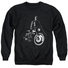 The Batman (2022) And His Motorcycle - Men's Crewneck Sweatshirt Men's Crewneck Sweatshirt Batman   