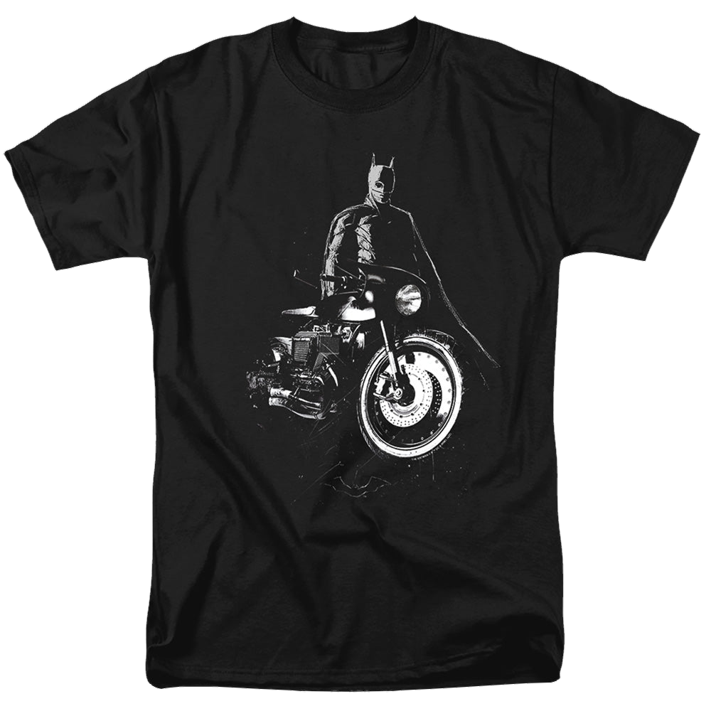 The Batman (2022) And His Motorcycle - Men's Regular Fit T-Shirt Men's Regular Fit T-Shirt Batman   
