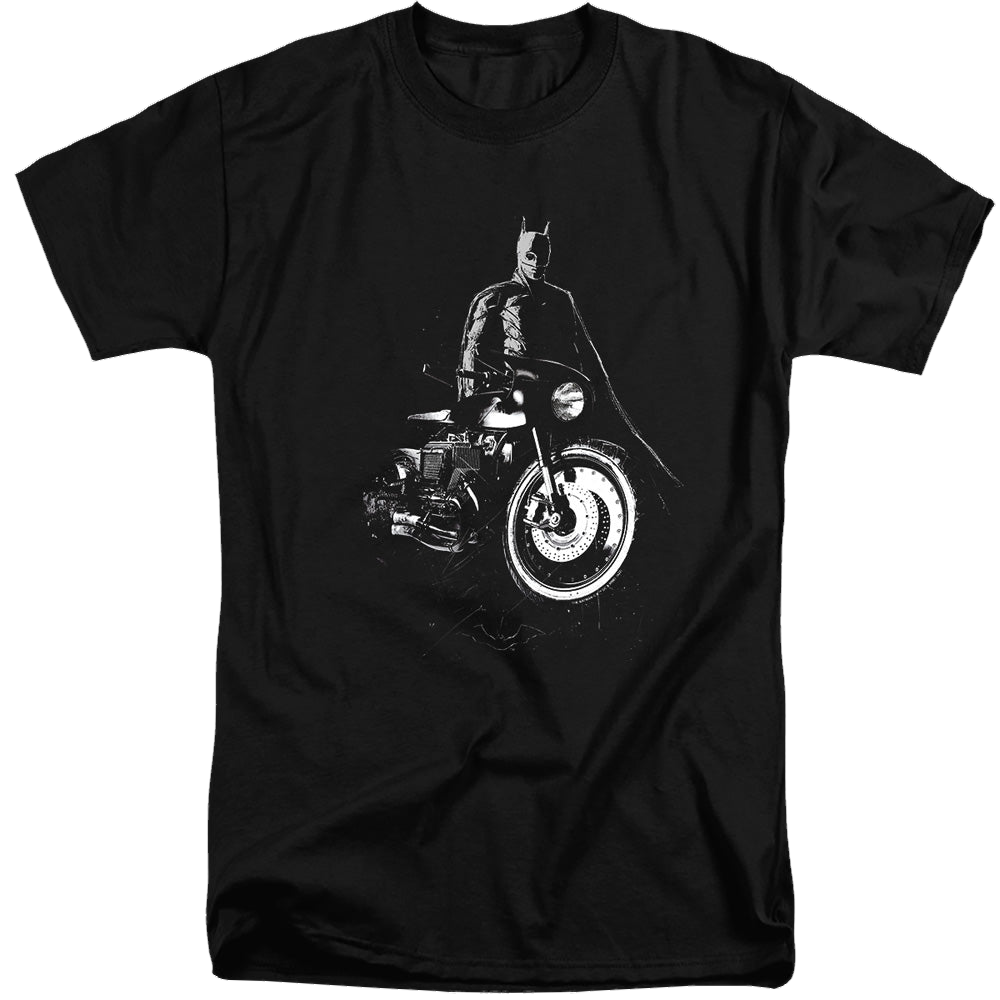 The Batman (2022) And His Motorcycle - Men's Tall Fit T-Shirt Men's Tall Fit T-Shirt Batman   