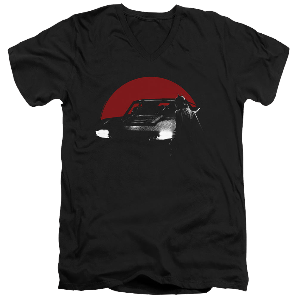 The Batman (2022) Red Moon And Batmobile - Men's V-Neck T-Shirt Men's V-Neck T-Shirt Batman   