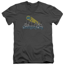 Batman Gotham City Distressed - Men's V-Neck T-Shirt Men's V-Neck T-Shirt Batman   