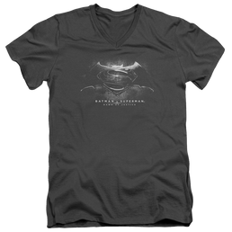 Batman v Superman Bw Logo - Men's V-Neck T-Shirt Men's V-Neck T-Shirt Batman   