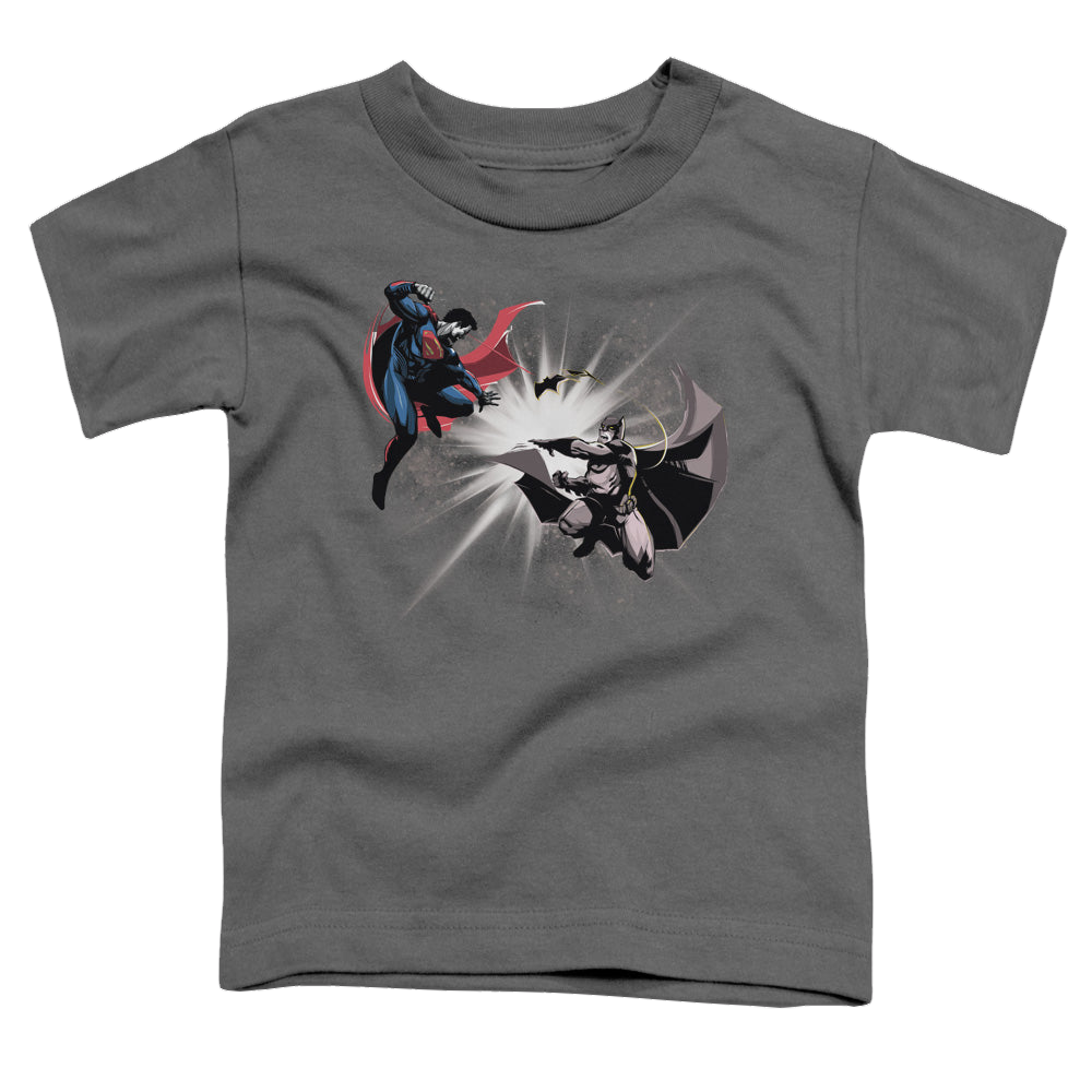 Batman v Superman Fight Burst - Kid's T-Shirt Kid's T-Shirt (Ages 4-7) Batman   