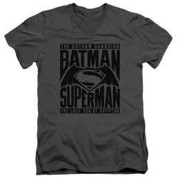 Batman v Superman Title Fight - Men's V-Neck T-Shirt Men's V-Neck T-Shirt Batman   